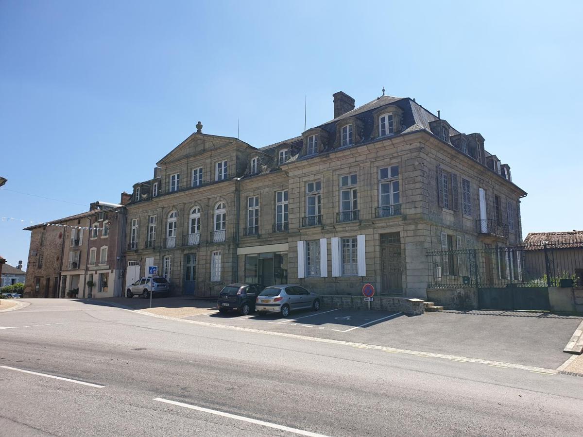 Le Chateau Châteauponsac Exterior photo